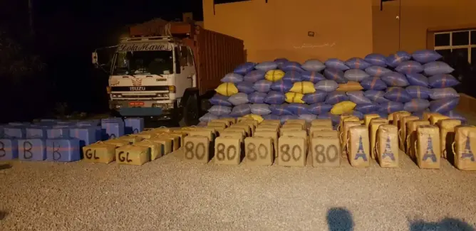 صيد ثمين لأمن كلميم .. حجز 3 أطنان من مخدر الشيرا وتوقيف 3 أشخاص (صور)