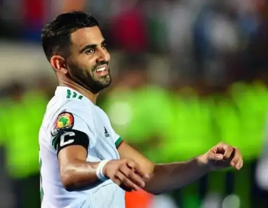 يقضي عطلته بالمغرب.. الاتحاد الجزائري يبرر رفض انضمام محرز للمنتخب بتعرضه لإصابة (صورة)