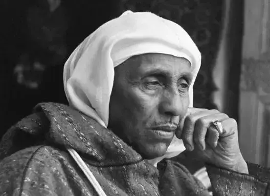 “صحافة الأمس”.. الكلاوي يستقبل محمد الخامس بمراكش قبل أن يصبح منبوذا
