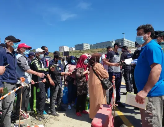 من بينهم 69 سيدة .. المغرب يستقبل الدفعة الثالثة من مواطنيه العالقين بسبتة
