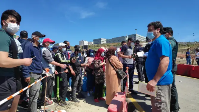 من بينهم 69 سيدة .. المغرب يستقبل الدفعة الثالثة من مواطنيه العالقين بسبتة