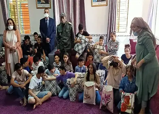 عمالة إفران توزع 80 هدية عيد الفطر على نزلاء المركز الإجتماعي بأزرو