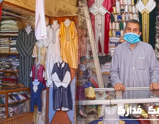 قبيل عيد الفطر.. كورونا تجثم على تجارة الملابس التقليدية وتجار يشتكون الكساد (فيديو)