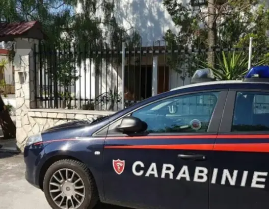 بدافع الغيرة.. الشرطة الإيطالية تعتقل مغربيا “شرمل” زوجته بسكين مطبخ