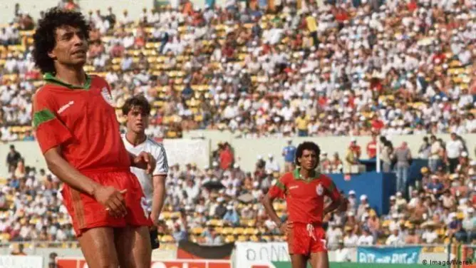 ذاكرة رياضية: الظلمي.. أول لاعب بالعالم يفوز بجائزة اليونسكو للعب النظيف