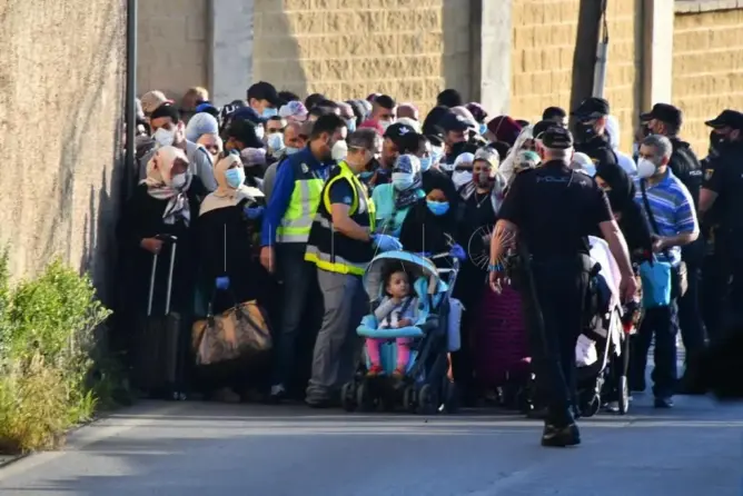 رسميا .. المغاربة العالقون بسبتة يعودون للوطن بعد 71 يوما من “المعاناة” (فيديو وصور)