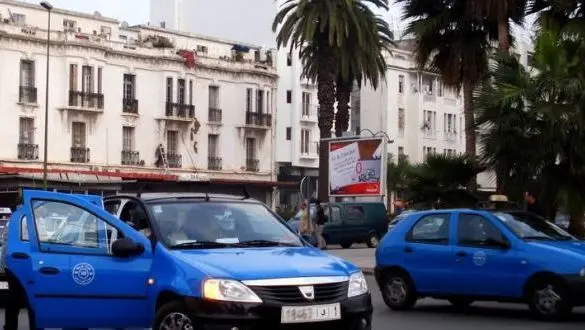 مهنيو سيارات الأجرة بالرباط يرفضون استئناف العمل قبل تحقيق مطالبهم