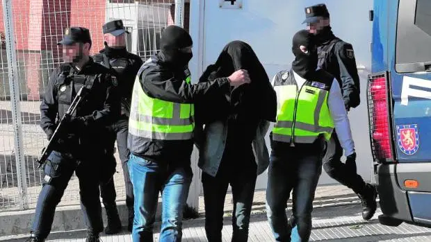 إسبانيا تعتقل انفصاليا من “البوليساريو” يُحرض على ارتكاب أعمال إرهابية ضد المغرب