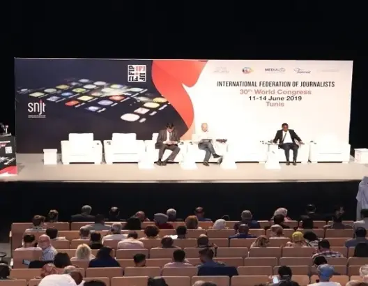 الاتحاد الدولي للصحفيين يدعو لفرض ضرائب على “غوغل” و”فيسبوك” لدعم الصحافيين