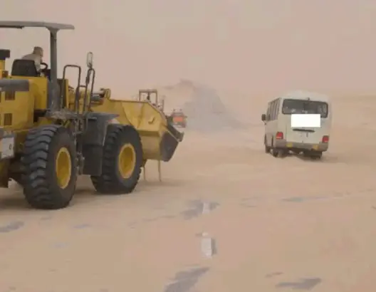 زوبعة رملية في العيون