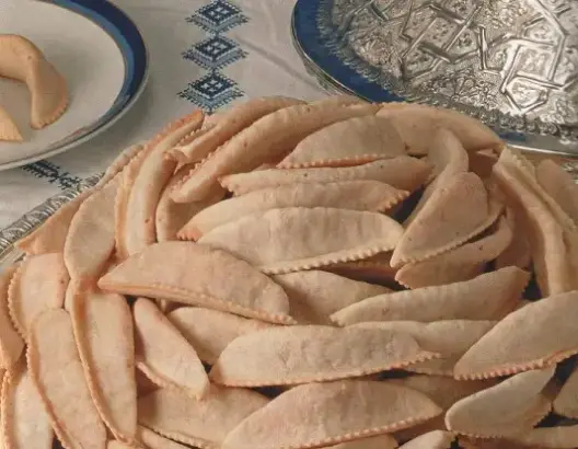 هكذا أعد المغاربة حلويات “الكيكة” و”المقروض” و”كعب غزال” قبل ألف سنة
