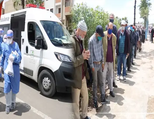 بعد مخالطة زمليهم لمصابة بكورونا .. سائقو طاكسيات بالبيضاء يخضعون للتحاليل (فيديو)