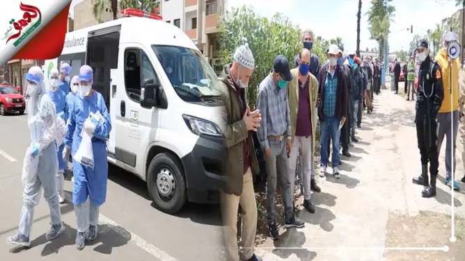 بعد مخالطة زمليهم لمصابة بكورونا .. سائقو طاكسيات بالبيضاء يخضعون للتحاليل (فيديو)