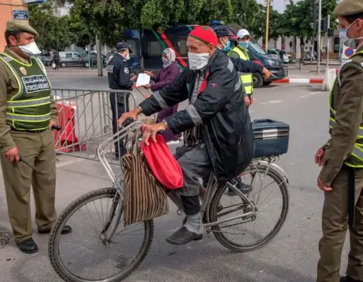 بروفيسور للعمق: فوضى بعض المغاربة أثناء خرقهم للحجر تربك توقعات المختصين (فيديو)