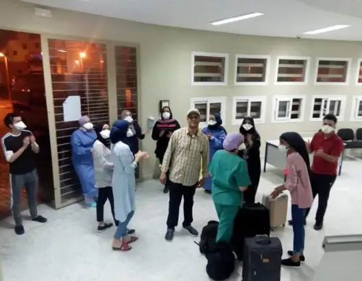 بعد 3 أشهر من العزل.. فندق بالبيضاء يطرد أطرا صحية