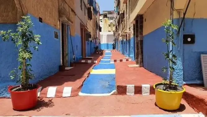 أبناء “يعقوب المنصور” يُحوِّلون حيَّهم إلى لوحة فنية بقلب الرباط تزامنا مع الحجر الصحي (صور)