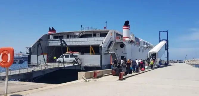 من ميناء طنجة المتوسط .. إسبانيا تعيد حوالي 3000 من العالقين بالمغرب (صور)