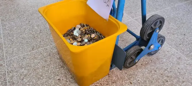 قيمتها مليون سنتيم.. مواطن يؤدي غرامة لرئيس بلدية أكادير بقطع نقدية