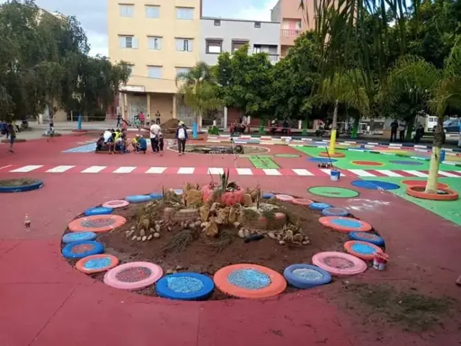 شباب بوزنيقة يواصلون مبادرات تنظيف وتزيين المدينة (صور)