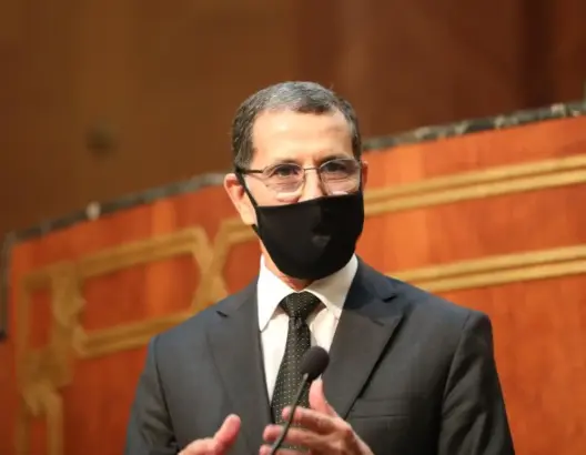 الحكومة تتجه نحو الرفع من ضرائب الكحوليات وتخفيض ضريبة وقود الفيول المستعمل  