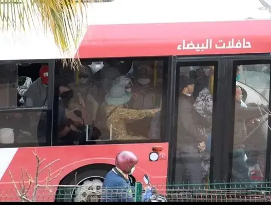 “ألزا” تعلن فتح تحقيق في صور تظهر ازدحاما بحافلاتها في البيضاء