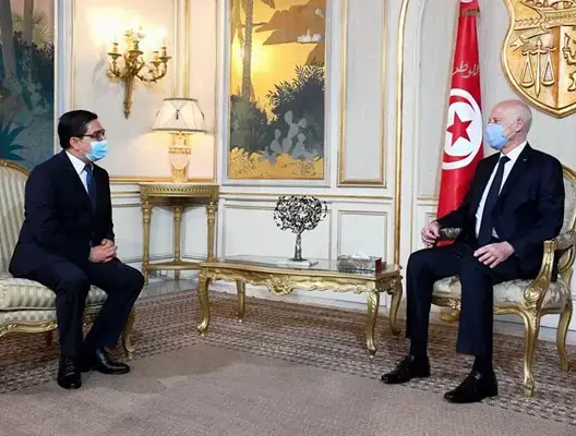 بوريطة يزور تونس بشكل مفاجئ وينقل رسالة من الملك إلى الرئيس قيس