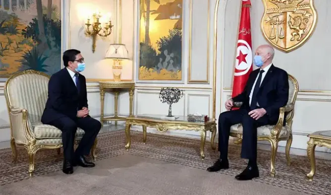 بوريطة يزور تونس بشكل مفاجئ وينقل رسالة من الملك إلى الرئيس قيس