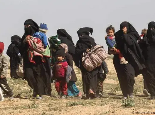 من ألمانيا إلى رقة سوريا.. رحلة مغربية محتجزة بين الرصاص وغدر زوج “داعشي”