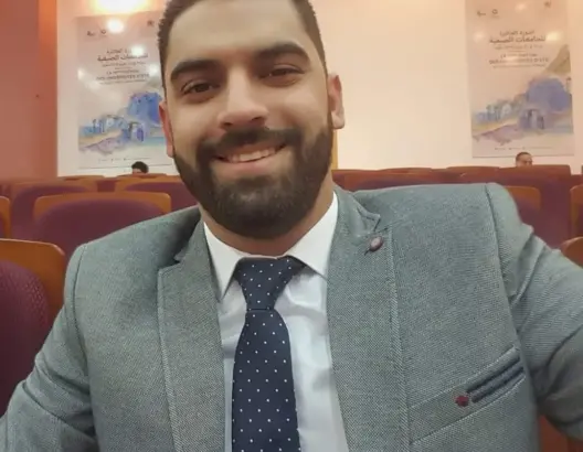 كاتب رأي مغربي