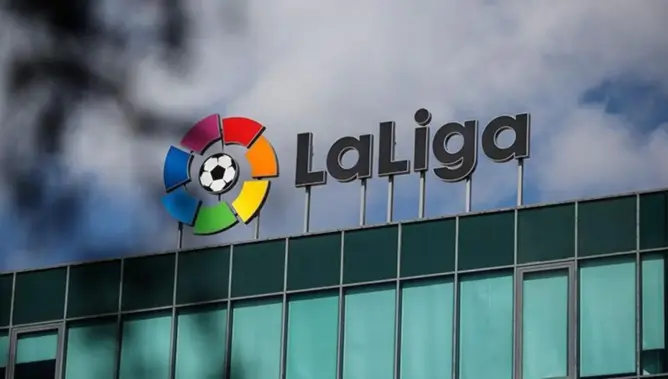 عجلة الدوري الإسباني تعود للدوران والصراع متواصل بين قطبي إسبانيا