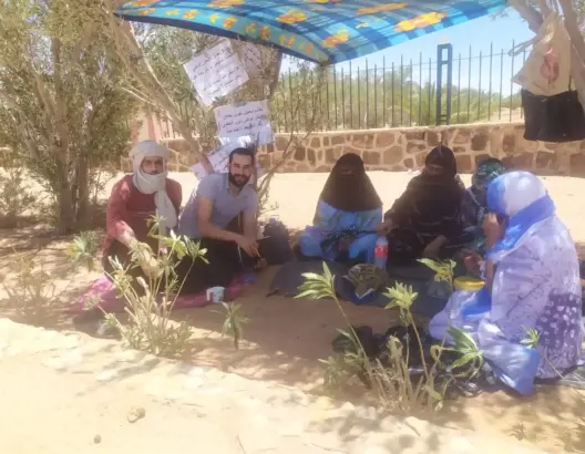 نساء يعتصمن بأسا الزاك ويطالبن بنقل الاستفادة من بطائق الإنعاش الوطني لذوي الحقوق