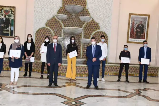 أمزازي وبنموسى يختاران مواضيع تحليلية حول “مغرب الغد” لـ 22 تلميذا (صور)