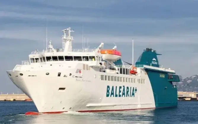بينهم مغاربة .. إسبانيا تخصص عبارتين لإجلاء 1600 عالقا بالمغرب