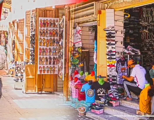 تجار المدينة العتيقة بسلا يشتكون الكساد وفساد السلع ويطالبون بالدعم (فيديو)