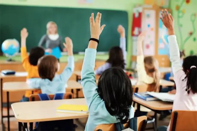 أولياء تلاميذ يطالبون مدرسة خاصة بفاس بوثائق أبنائهم للمغادرة نحو التعليم العمومي