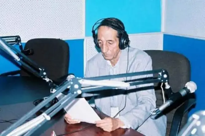 إذاعي