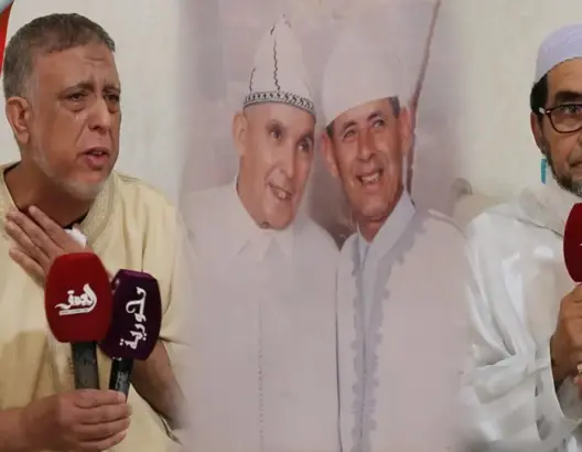 انهيار وبكاء ابن “قشبال” بعد وفاة “زروال”: كان والدنا الثاني وكلاهما عانى التهميش (فيديو)