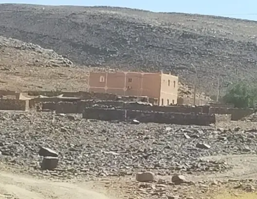 قبيلة بزاكورة تطالب بتطبيق القانون ضد “مترامين” على أراضيها