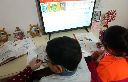 وزارة التعليم تعلن استئناف الدراسة بجميع الأسلاك التعليمية وبث الدروس عن بعد الاثنين المقبل