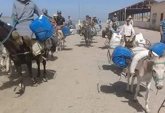 قرويون يخرجون في مسيرة احتجاجية على الدواب بتاونات طلبا للماء والكهرباء