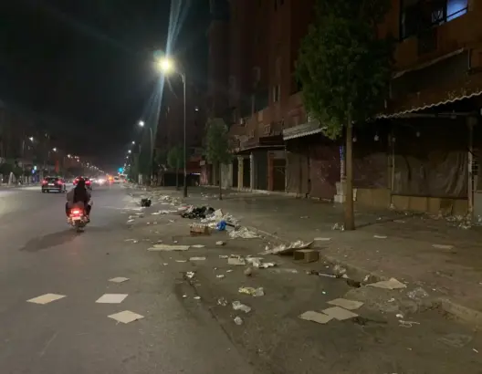 خوفا من كورونا.. اكتظاظ بشارع بمراكش يغير توقيت إغلاق محلاته