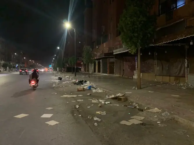 خوفا من كورونا.. اكتظاظ بشارع بمراكش يغير توقيت إغلاق محلاته