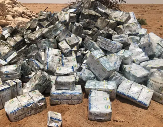 مطالب بفتح تحقيق في حرق مئات علب الحليب الموجهة لفقراء الداخلة (فيديو)