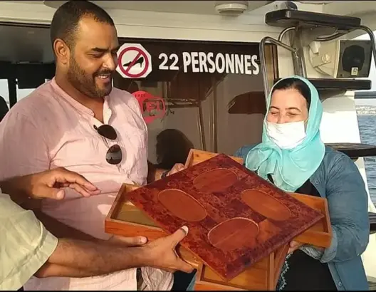 موظفو التعليم يكرّمون زميلة “نموذجية” لهم بعرض بحر أكادير (صور)