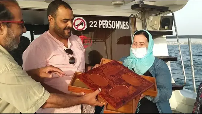 موظفو التعليم يكرّمون زميلة “نموذجية” لهم بعرض بحر أكادير (صور)