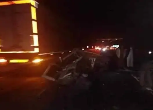 شاحنة للبضائع تصطدم بحافلة لنقل المسافرين بمنحدر “الموت” أمسكرود