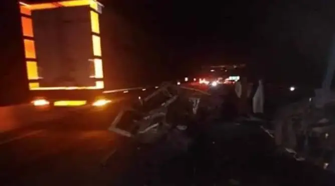 شاحنة للبضائع تصطدم بحافلة لنقل المسافرين بمنحدر “الموت” أمسكرود