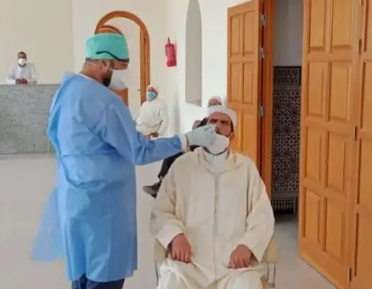 القيمون الدينيون بمراكش يخضعون لفحوصات كورونا قبيل فتح المساجد