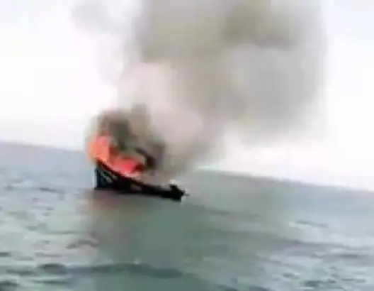 احترق قاربهم.. غرق صيّادين وإصابة ثالث بحروق قبالة سواحل آسفي(فيديو)