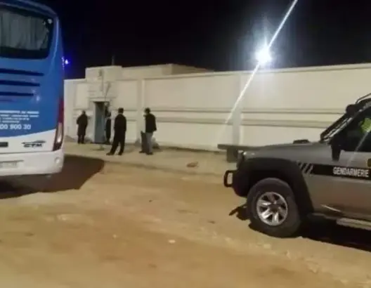 في طريقه إلى أسرته بتيزنيت.. وفاة ثلاثيني داخل حافلة ضواحي طرفاية